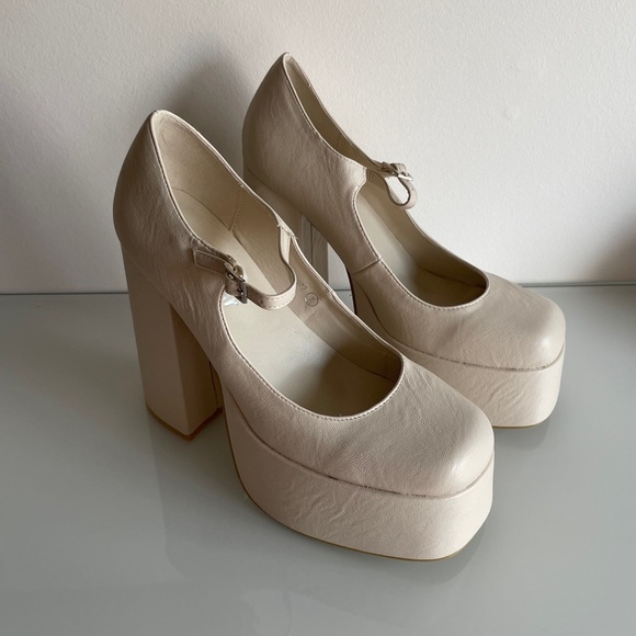 Koi Footwear Sweet Attitude platform heels - Picture 7 of 10